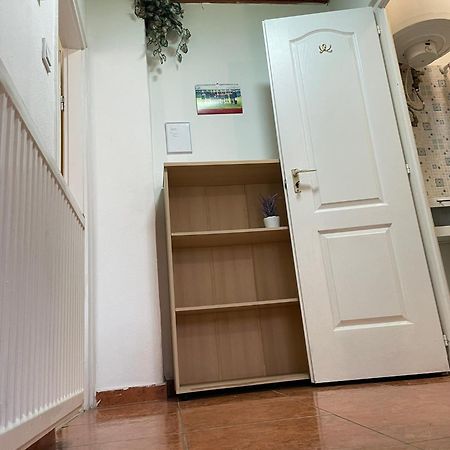 Red Locomotive Apartment Budapest Esterno foto