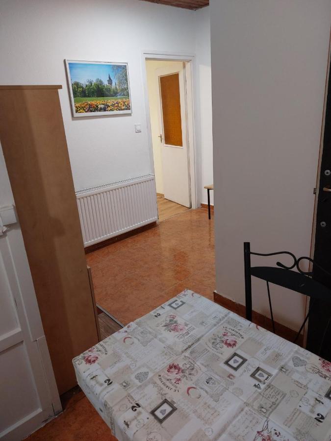Red Locomotive Apartment Budapest Esterno foto