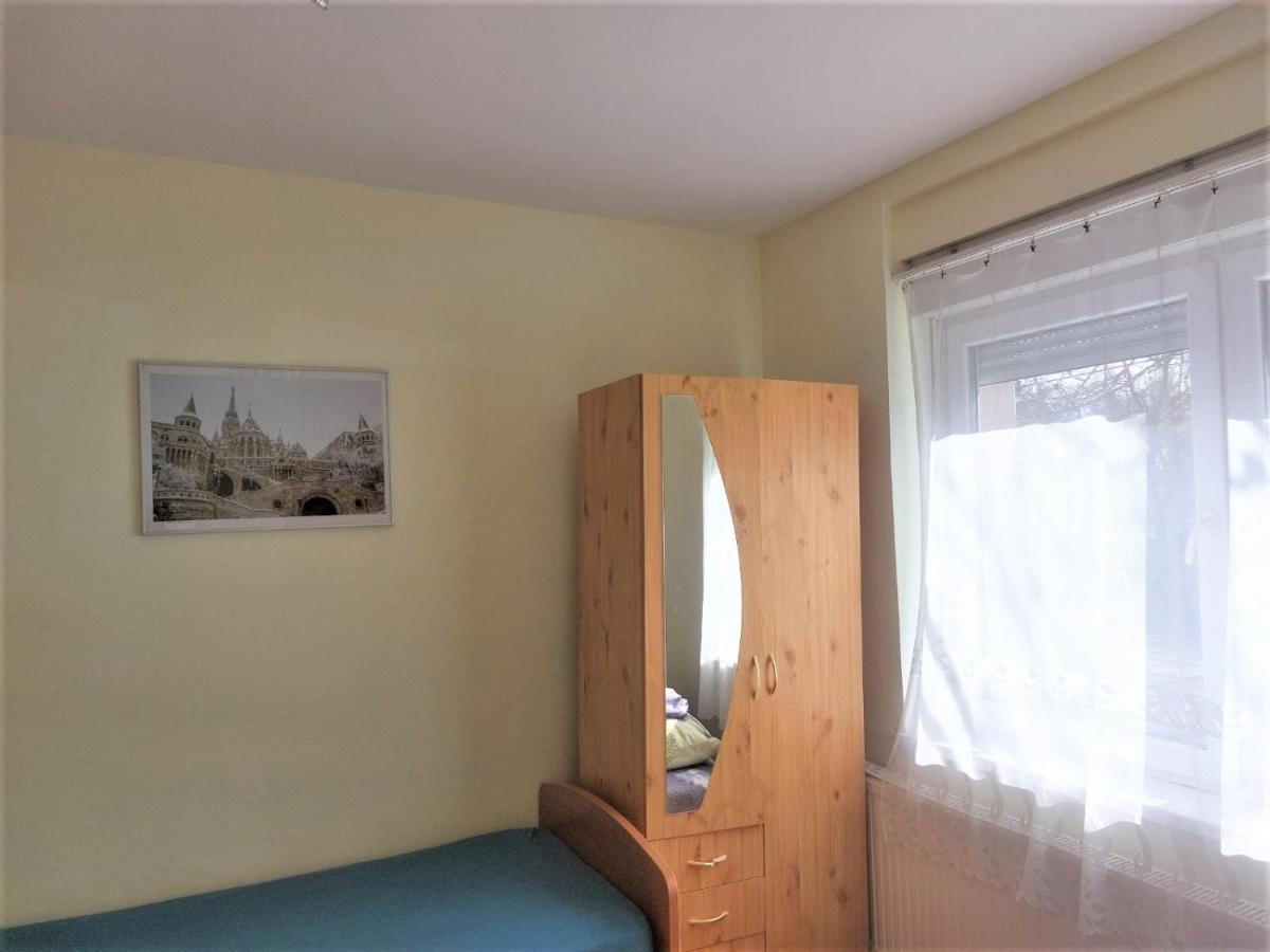 Red Locomotive Apartment Budapest Esterno foto